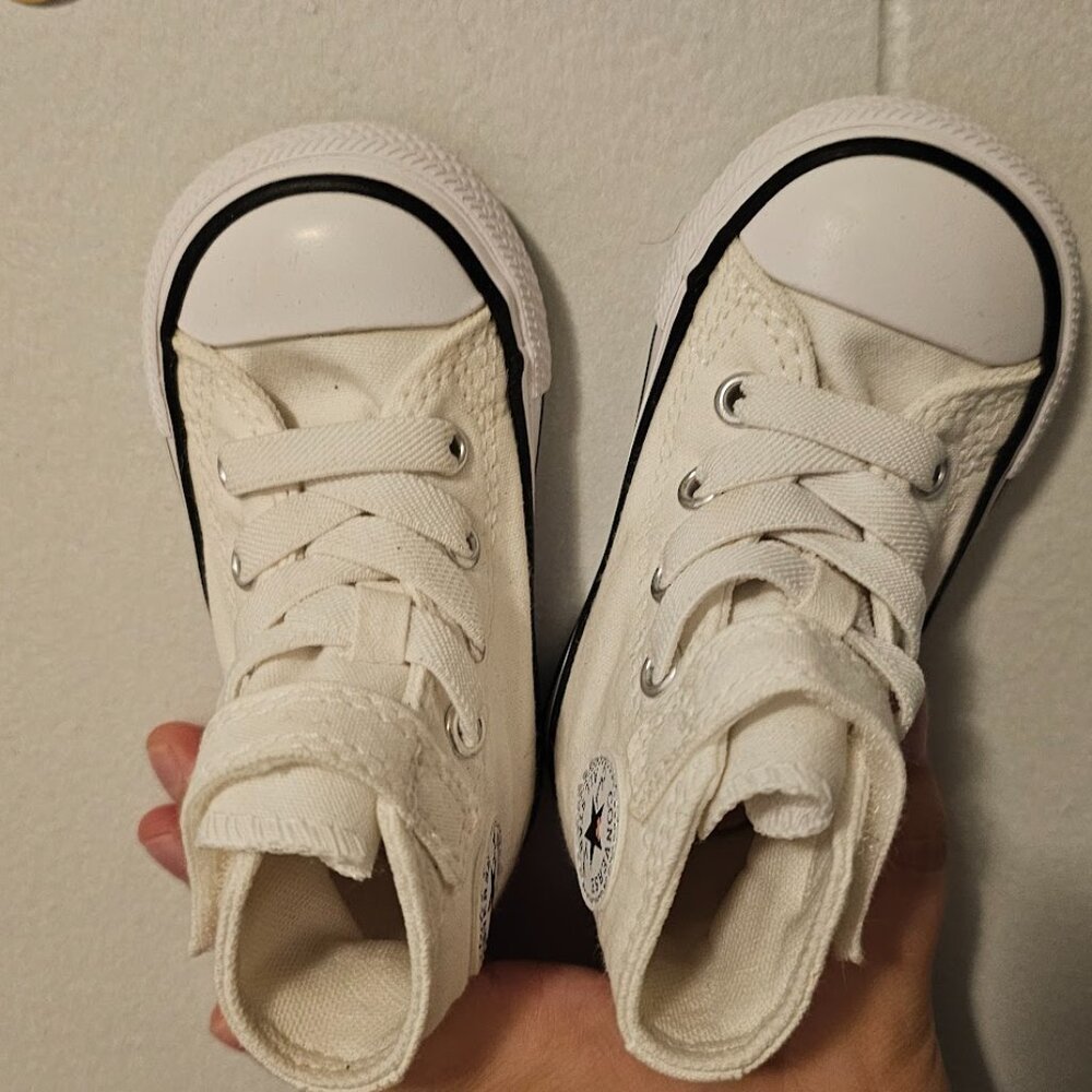Butterfly Embroidered Converse High-tops- Toddler size 4t - Picture 4 of 5